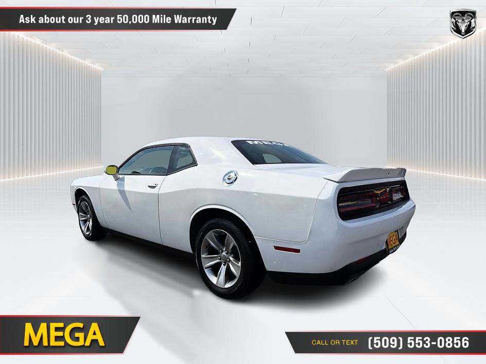 Used 2018 Dodge Challenger SXT w/ Driver Convenience Group RWD image 9