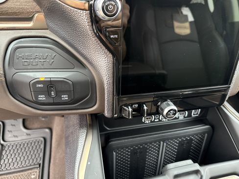 New 2025 RAM 2500 Limited image 33