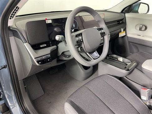 New 2025 Hyundai Ioniq 5 SE image 3