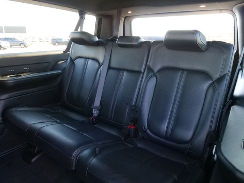 Used 2024 Jeep Wagoneer L 4WD image 15