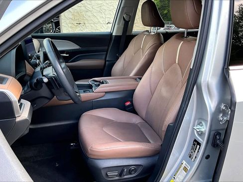 Certified 2024 Toyota Grand Highlander AWD image 8
