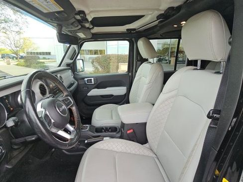 Used 2021 Jeep Gladiator Overland image 15