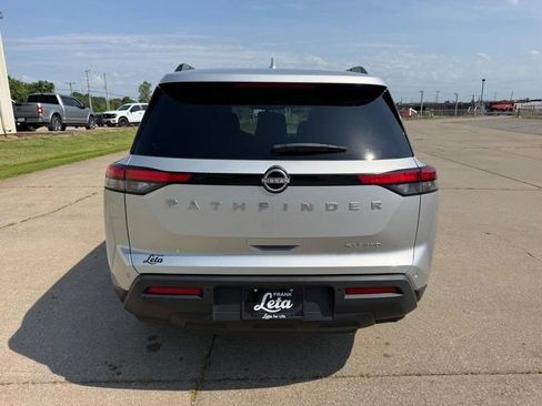 Used 2024 Nissan Pathfinder SV AWD/4WD image 4