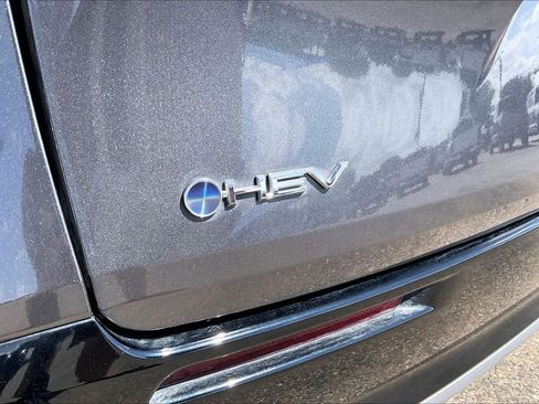 Used 2025 Toyota Sienna Platinum FWD image 31