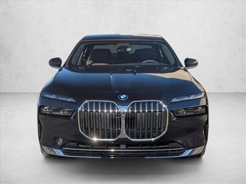 Certified 2024 BMW i7 xDrive60 w/ Executive Package image 2