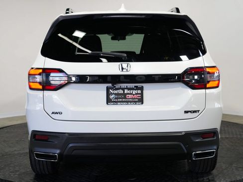 Used 2023 Honda Pilot Sport image 7