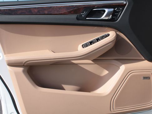 New 2026 Porsche Macan image 13