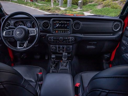 Used 2020 Jeep Gladiator Overland image 9