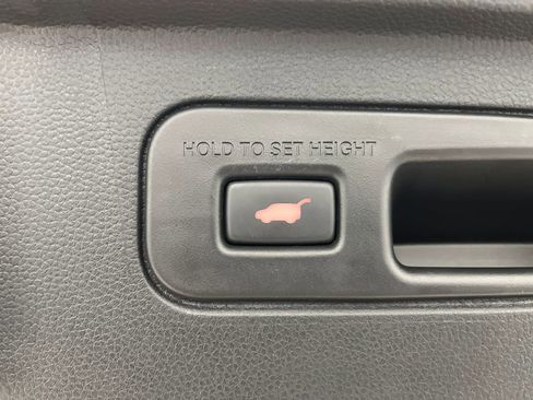 Used 2024 Honda Pilot Touring image 17