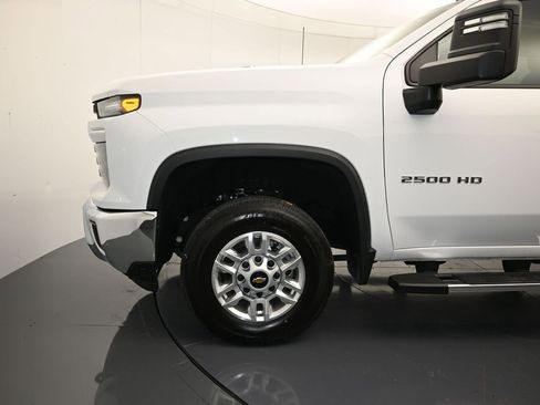 Used 2025 Chevrolet Silverado 2500 LT w/ Convenience Package AWD/4WD image 9