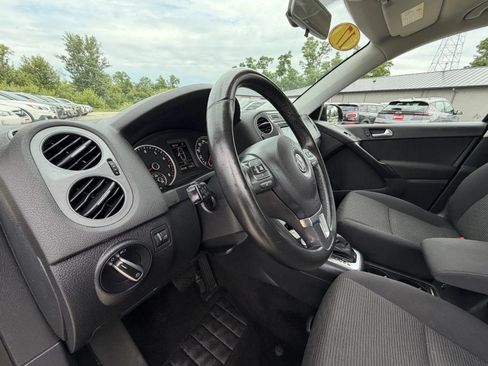 Used 2017 Volkswagen Tiguan Limited w/ Premium Package AWD/4WD image 11