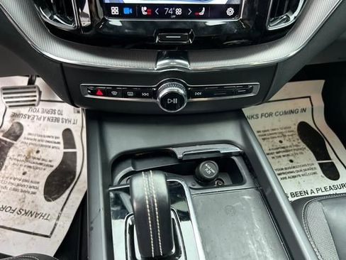 Used 2022 Volvo XC60 T8 R-Design w/ Advanced Package AWD/4WD image 19