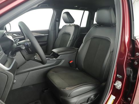 New 2026 Jeep Grand Cherokee Altitude image 13