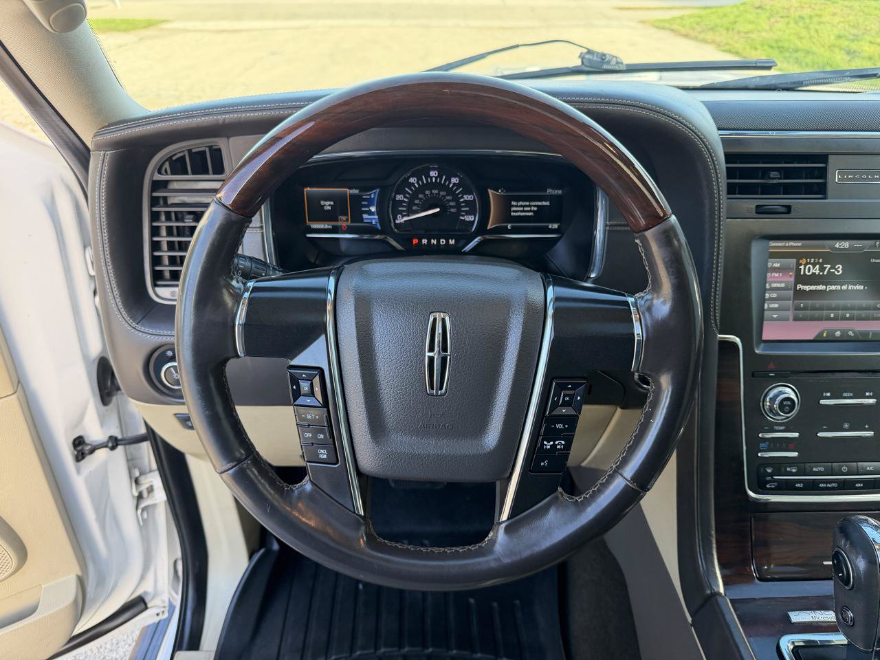 Used 2015 Lincoln Navigator 4WD w/ Equipment Group 101A Reserve image 19