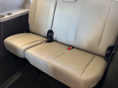 Used 2017 Toyota Sienna Limited Premium w/ Advanced Technology Package FWD image 16