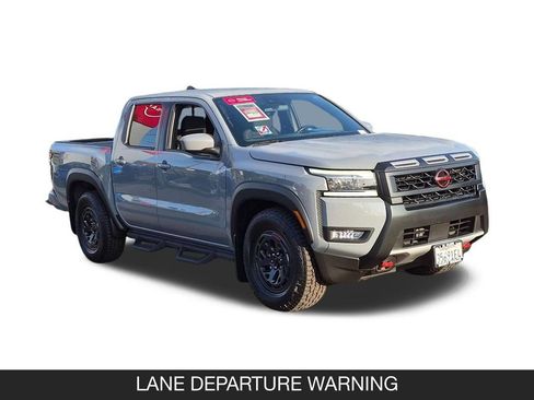 Used 2025 Nissan Frontier Pro-X RWD image 2