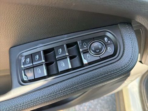 Used 2018 Porsche Macan Sport Edition AWD/4WD image 13