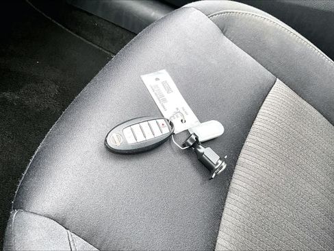 Used 2024 Nissan Altima 2.5 SV FWD image 15