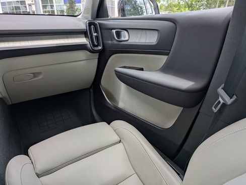 Certified 2024 Volvo XC40 B5 Plus w/ Protection Package Premier AWD/4WD image 20