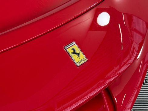 Used 2023 Ferrari SF90 Spider image 11