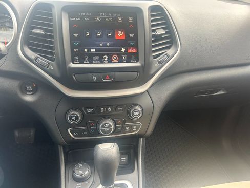 Used 2016 Jeep Cherokee Latitude w/ Comfort/Convenience Group AWD/4WD image 8