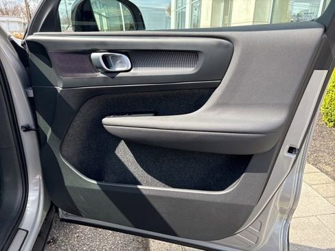 Used 2025 Volvo XC40 B5 Plus image 15