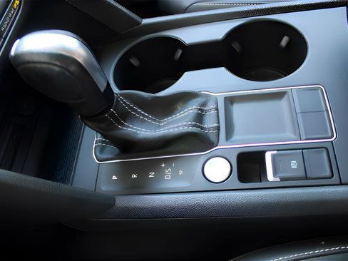 Used 2023 Volkswagen Atlas SE image 17