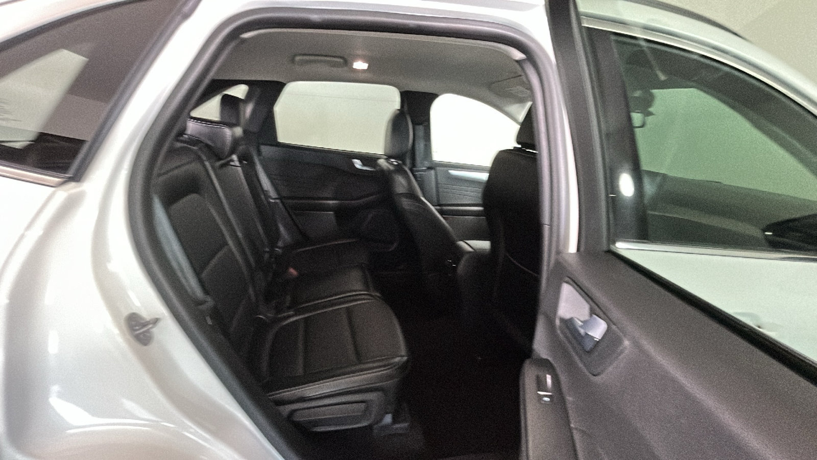 Used 2024 Ford Escape Platinum AWD/4WD image 36