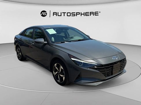 Used 2023 Hyundai Elantra SEL w/ Convenience Package FWD image 12