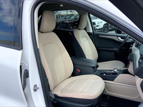 Used 2021 Ford Escape SE image 9