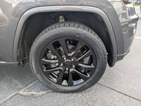 Used 2020 Jeep Grand Cherokee Altitude RWD image 12