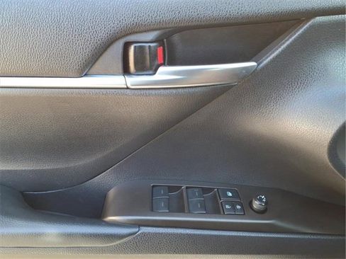 Used 2021 Toyota Camry LE image 11
