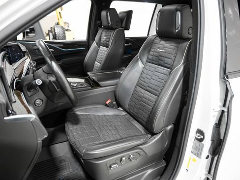 Used 2022 Cadillac Escalade ESV Sport Platinum w/ LPO, ONYX Package AWD/4WD image 10