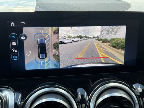 Used 2025 Mercedes-Benz GLB 250 image 40