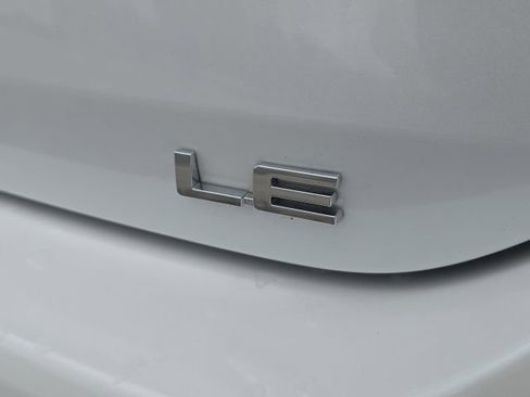 Used 2023 Toyota Highlander LE FWD image 9