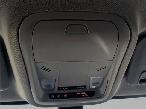 Used 2023 GMC Acadia SLE image 35