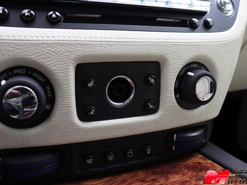 Used 2010 Rolls-Royce Ghost image 29