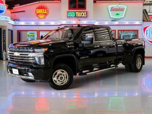 Used 2023 Chevrolet Silverado 3500 High Country AWD/4WD image 2
