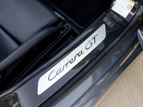 Used 2004 Porsche Carrera GT RWD image 18