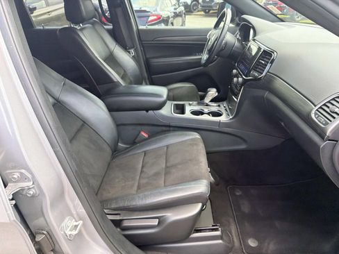 Used 2020 Jeep Grand Cherokee Altitude RWD image 13