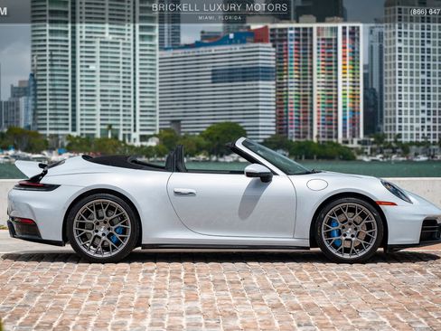 Used 2025 Porsche 911 Carrera RWD image 11