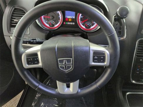 Used 2014 Dodge Grand Caravan R/T image 17