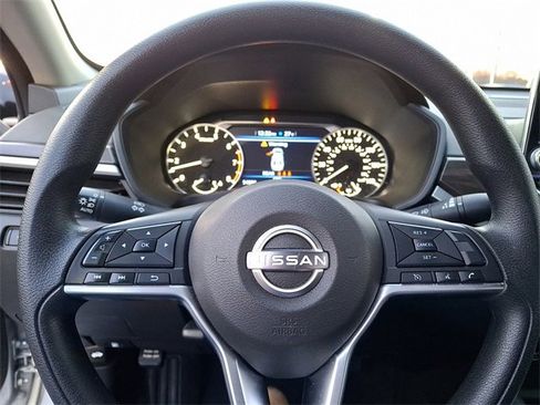 Used 2024 Nissan Altima 2.5 SV image 24