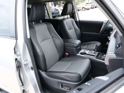 Used 2022 Toyota 4Runner SR5 Premium w/ Moonroof Package AWD/4WD image 11