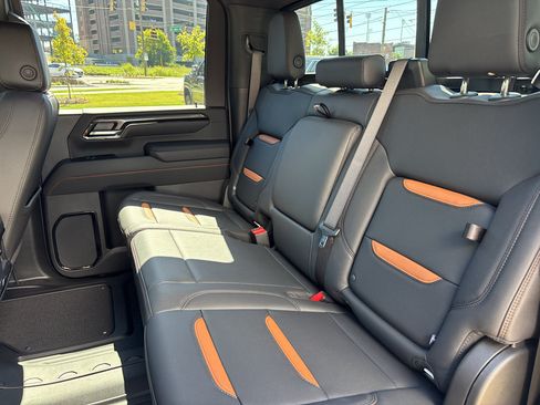 Used 2025 GMC Sierra 2500 AT4 w/ AT4 Premium Plus Package AWD/4WD image 13