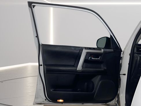 Used 2014 Toyota 4Runner SR5 image 9