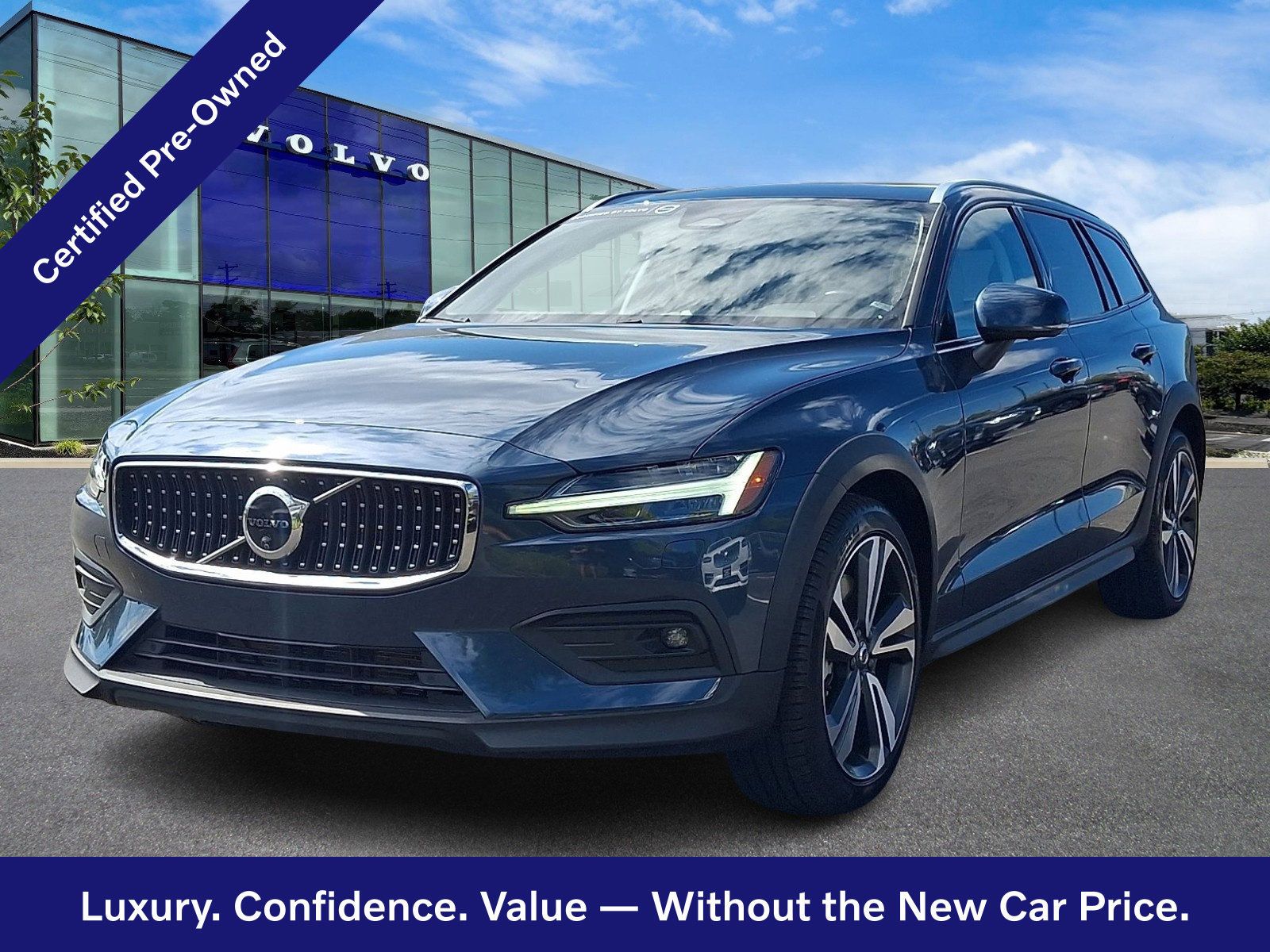 Certified 2024 Volvo V60 B5 Cross Country Plus AWD/4WD image 3