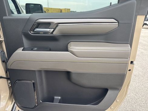 Used 2022 Chevrolet Silverado 1500 ZR2 w/ Technology Package image 20