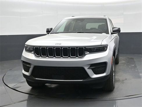 New 2025 Jeep Grand Cherokee Laredo X w/ Luxury Tech Group I image 8