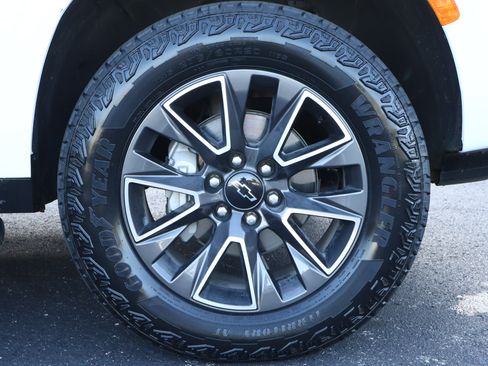 Used 2023 Chevrolet Tahoe Z71 w/ Z71 Off-Road Package AWD/4WD image 31